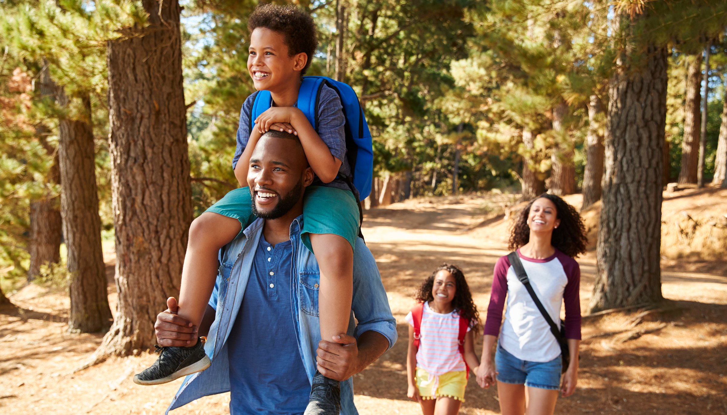 doctor-hiking-with-family-on-day-off_soc