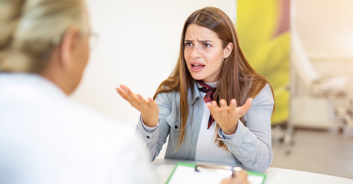 frustrated-young-woman-talking-with-her-doctor_soc