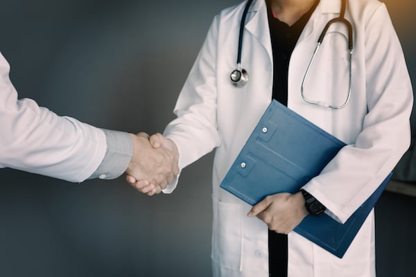 male-and-female-doctors-shaking-hands-924814212_600x400