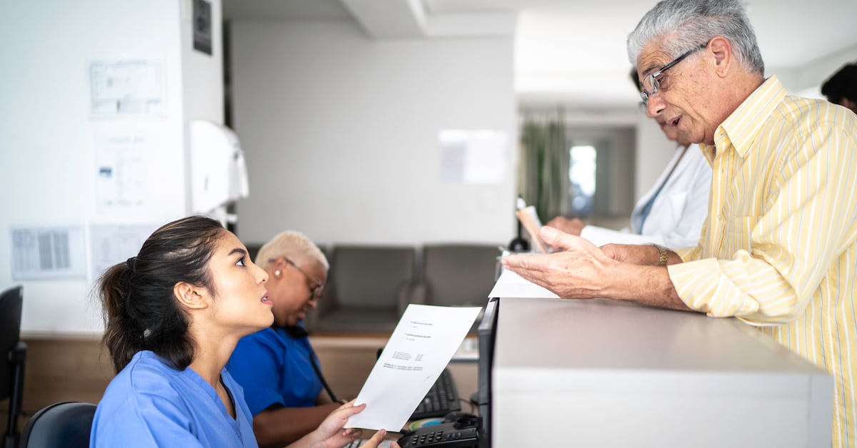 patient-upset-with-a-secretary-at-hospital-reception_soc