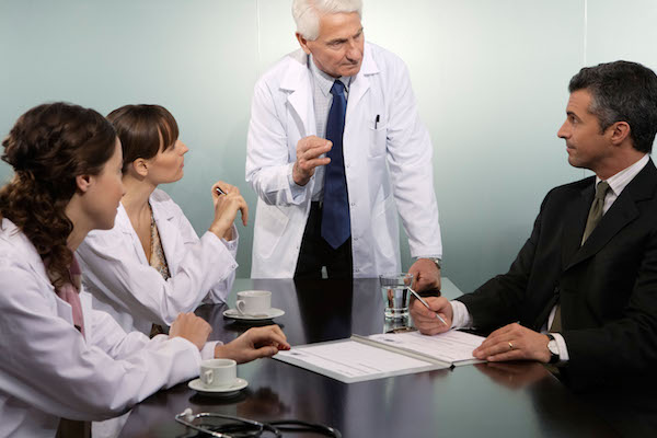 medical-practice-staff-meeting-600x400